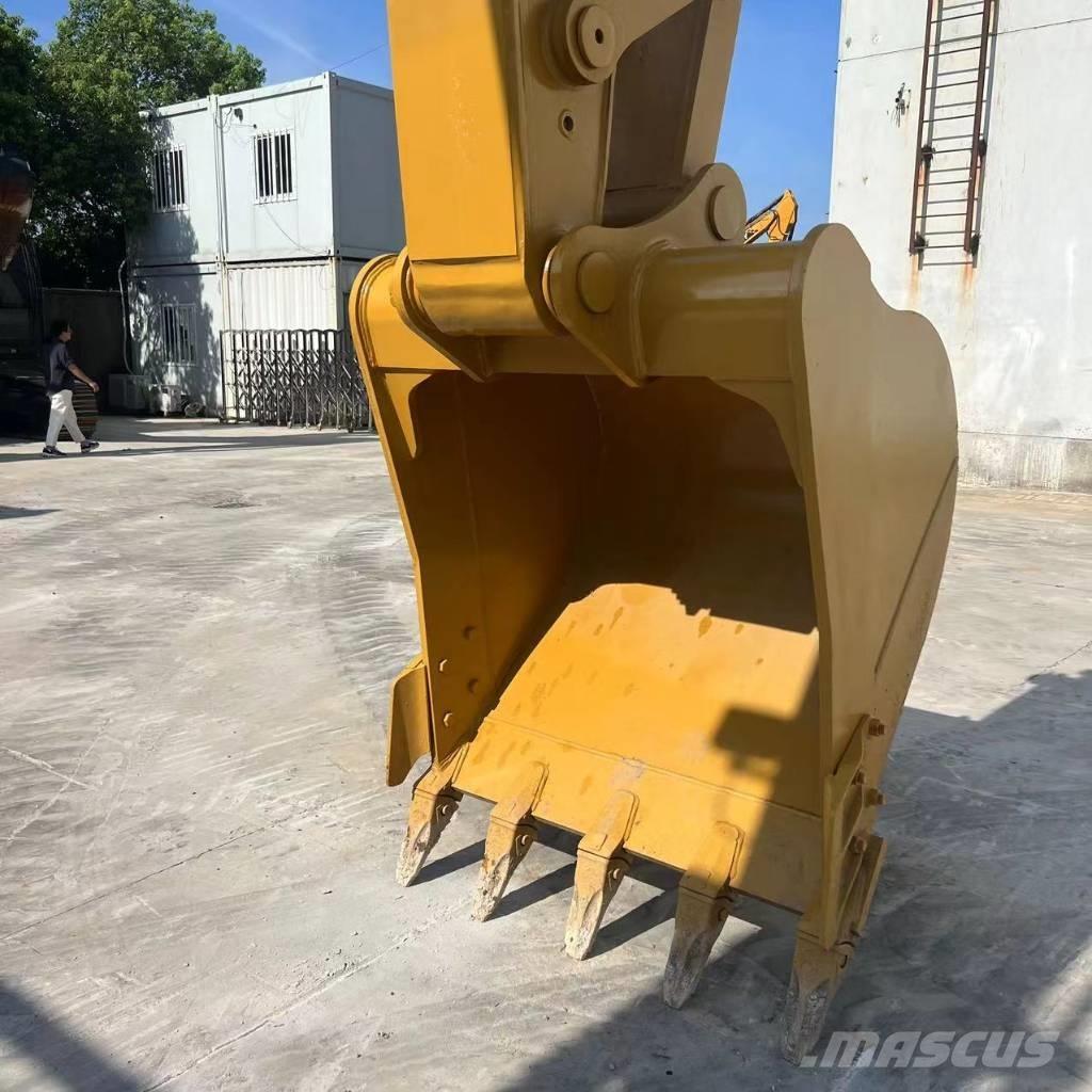CAT 320d2 Midi excavators  7t - 12t
