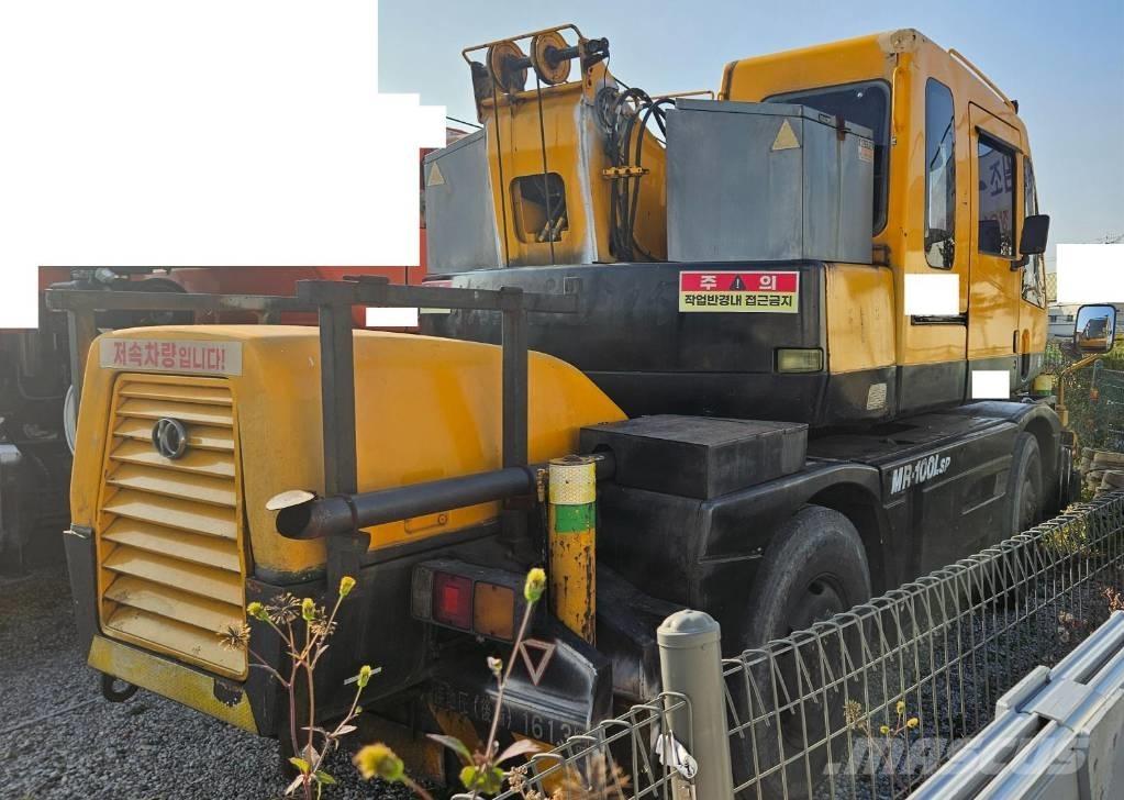 Kato MR 100 Rough terrain cranes