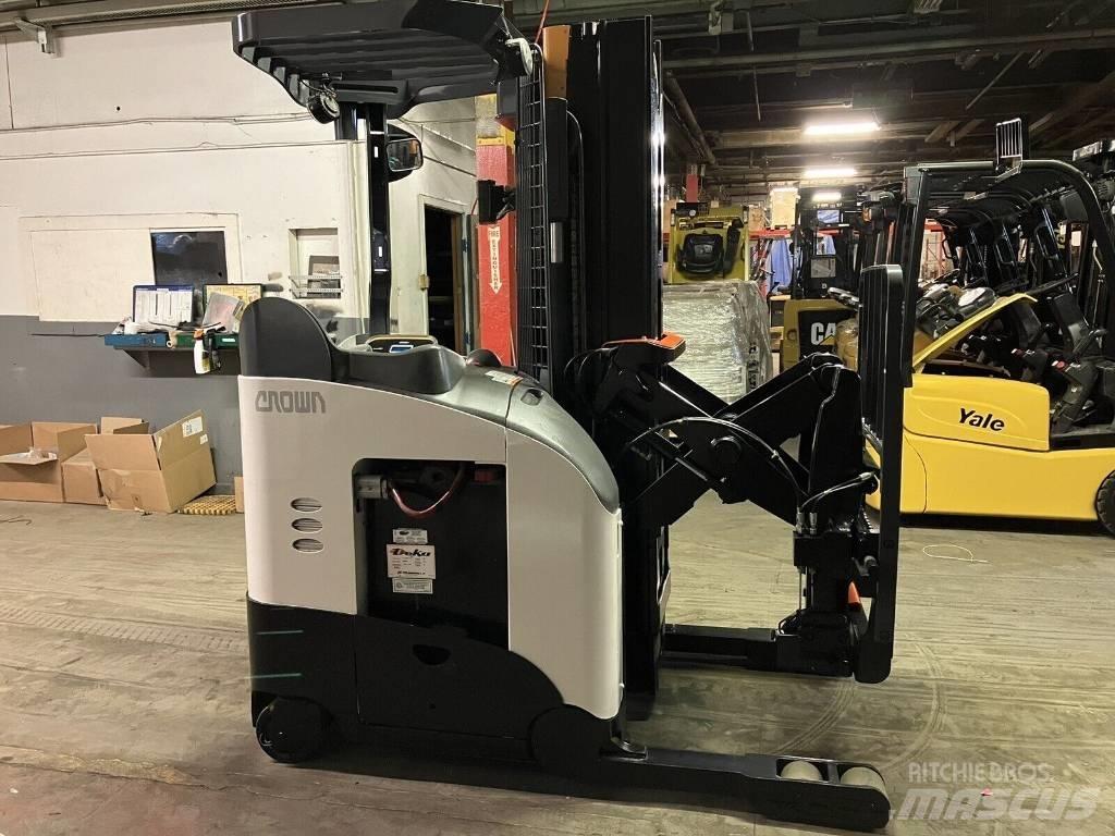 Crown RM6025-45 Reach trucks
