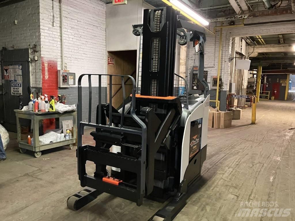 Crown RM6025-45 Reach trucks