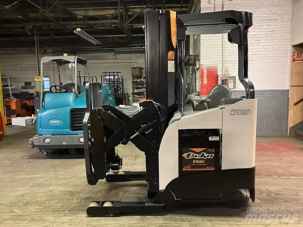 Crown RM6025-45 Reach trucks