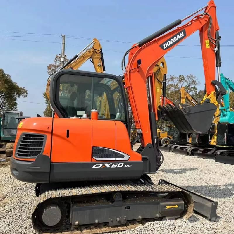 Hitachi 60 Crawler excavators