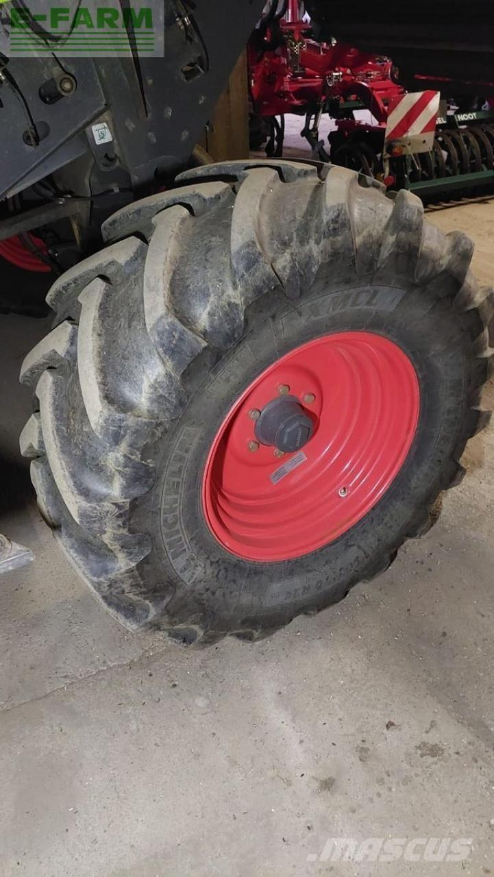 CLAAS tucano 430 Combine harvesters