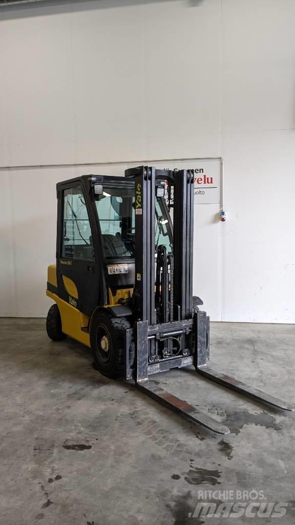Yale GDP30VX Diesel trucks
