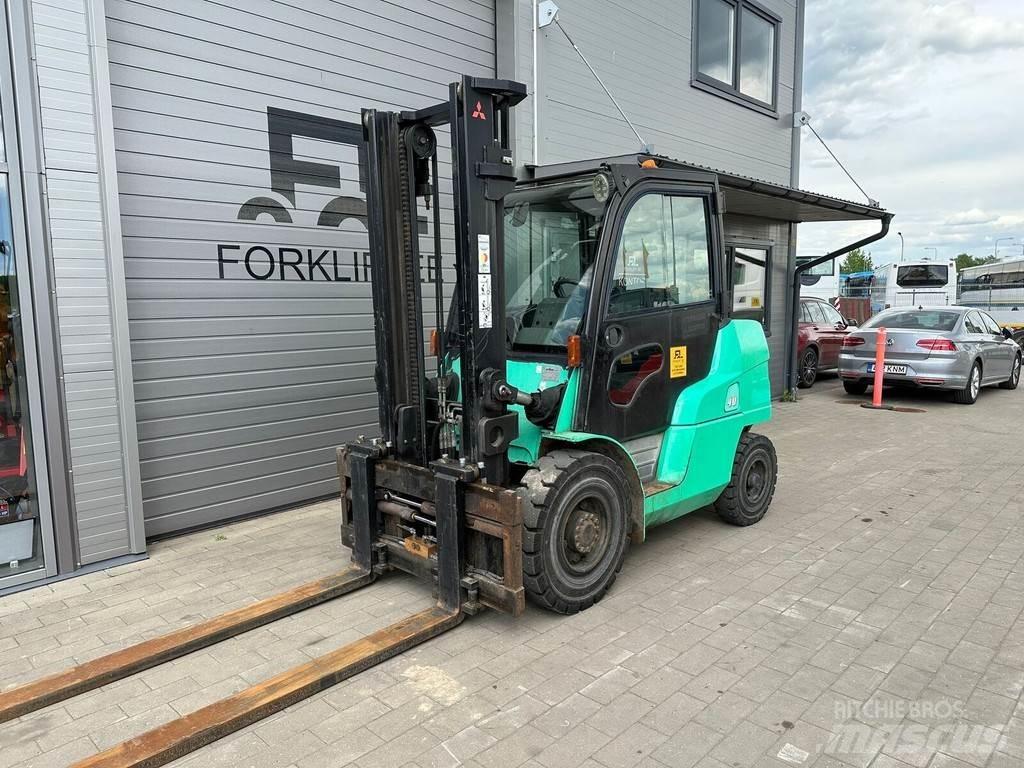 Mitsubishi FD40N Diesel trucks