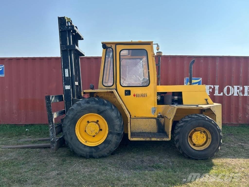 Sellick S80 Rough terrain trucks