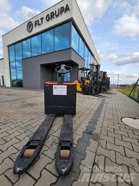 BT LWE200 Pedestrian stacker