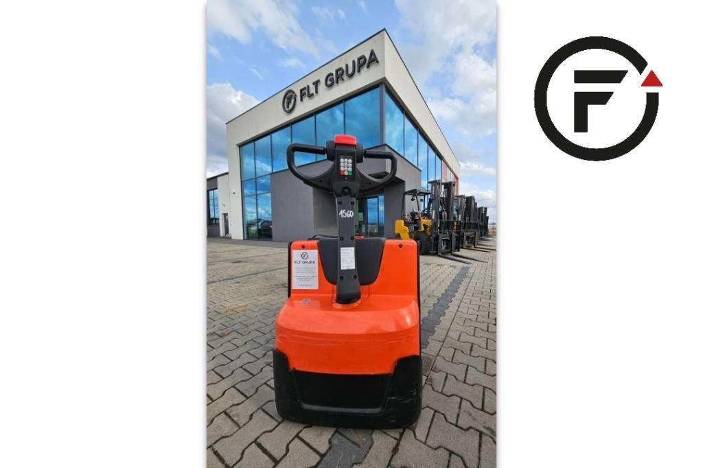 BT LWE200 Pedestrian stacker