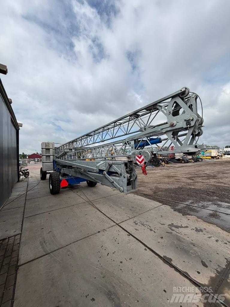 Vicario OMV331 Self erecting cranes