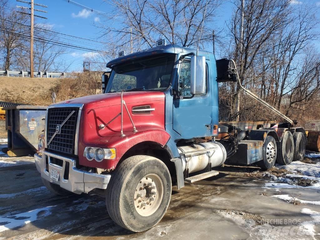 Volvo VHD84F Cable lift demountable trucks