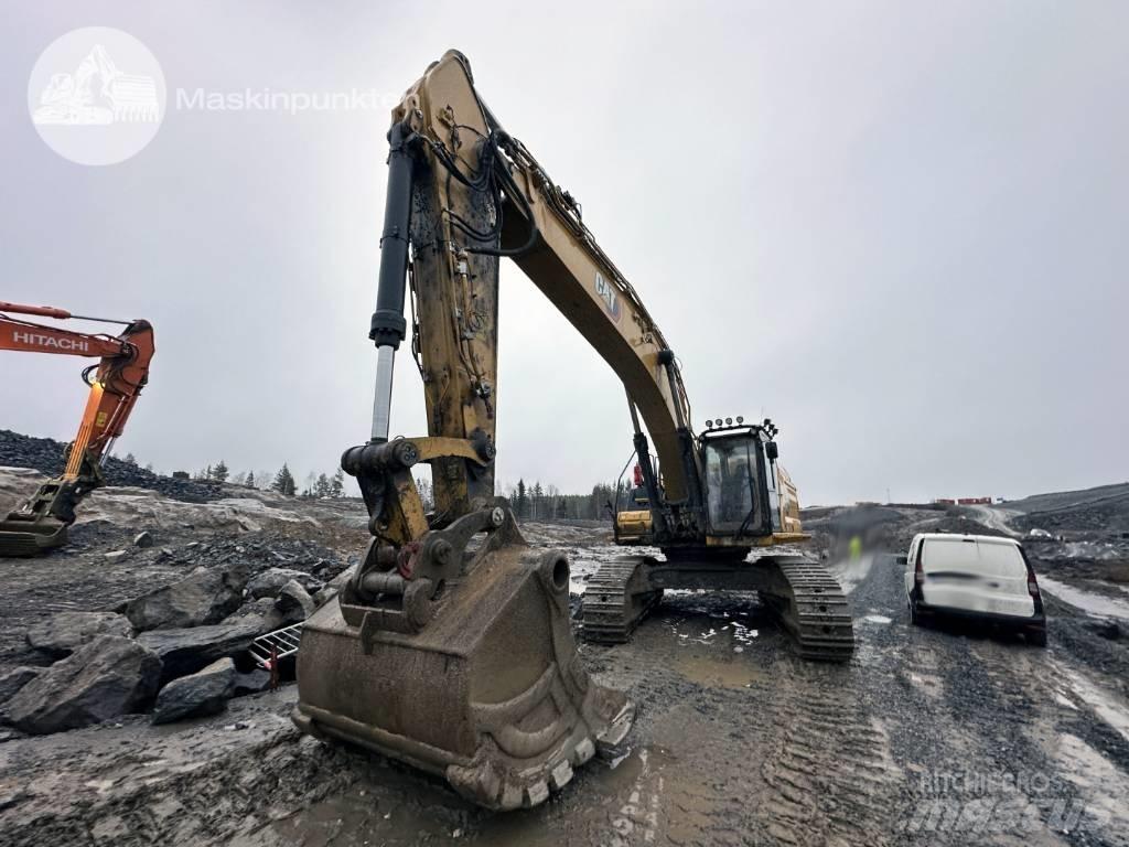 CAT 352 Crawler excavators
