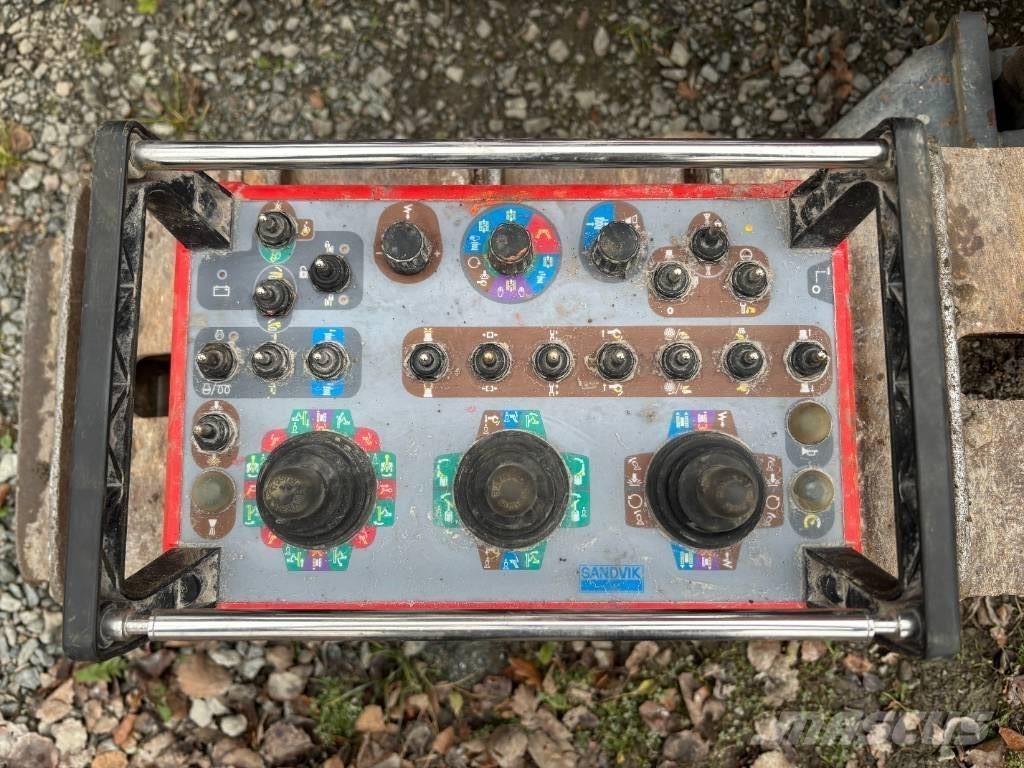 Sandvik Dino DC400Ri Surface drill rigs