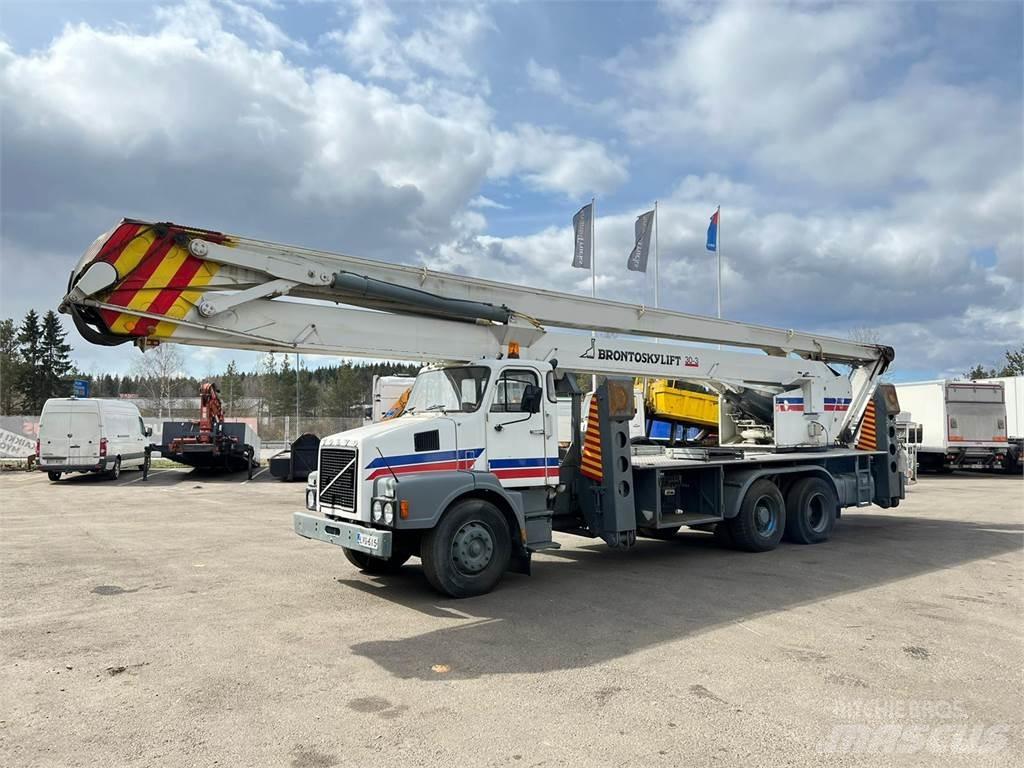 Volvo N12-1-V-6X2 Crane trucks