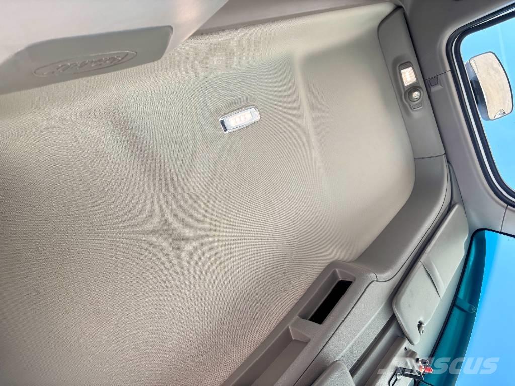 Peterbilt 567 Tractor Units