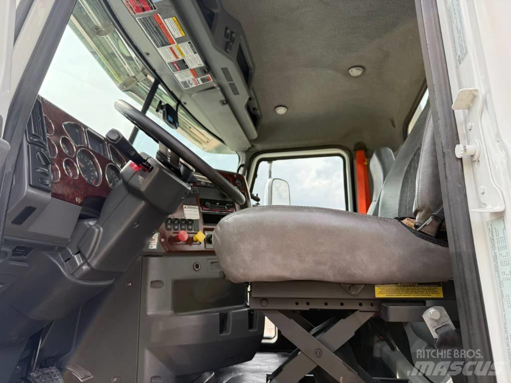 Mack CXU 613 Tractor Units