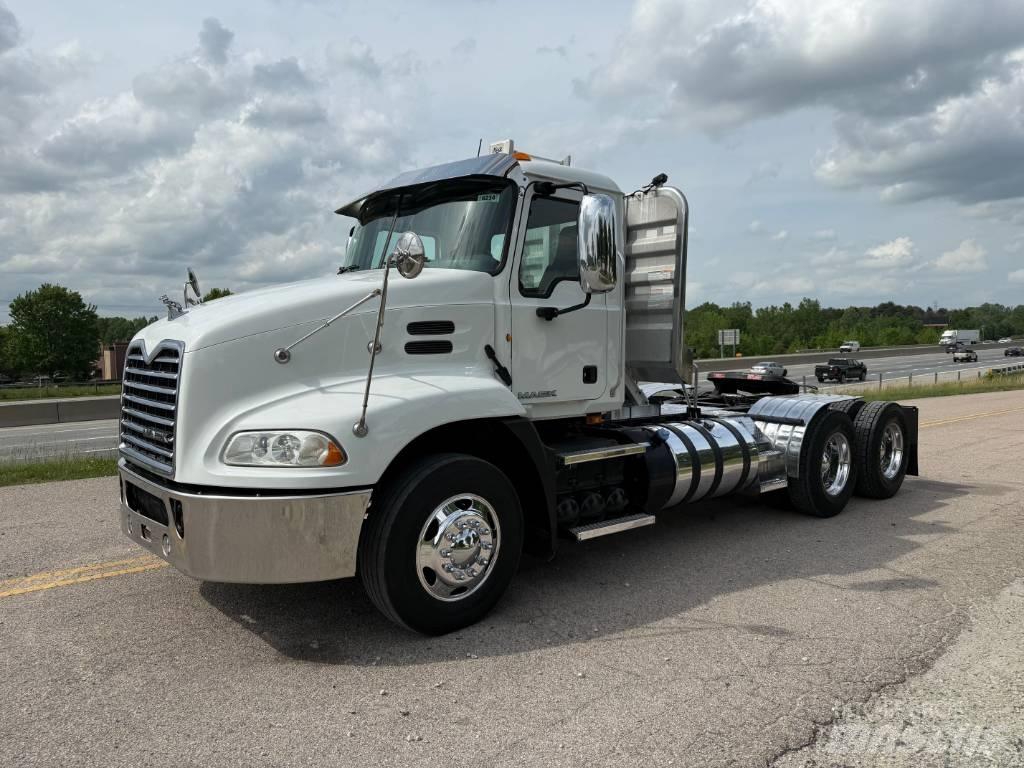 Mack CXU 613 Tractor Units