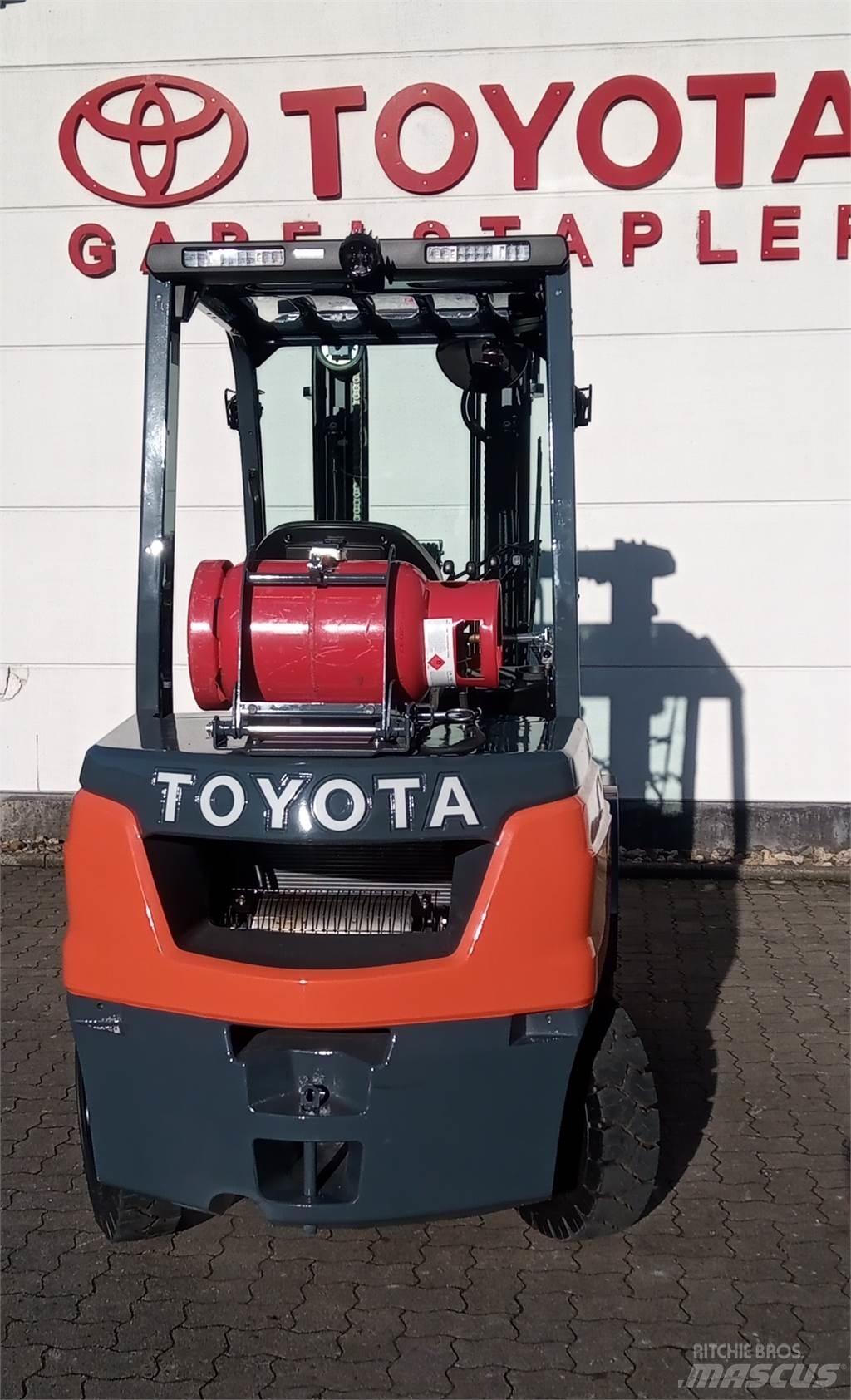Toyota 02-8FGF30 LPG trucks