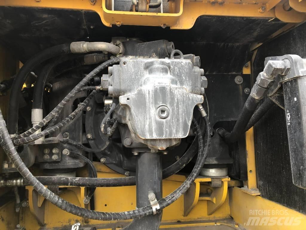 Komatsu 300 -7 Crawler excavators