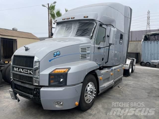 Mack Anthem Tractor Units