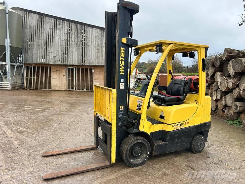 Hyster S 30 FT LPG trucks
