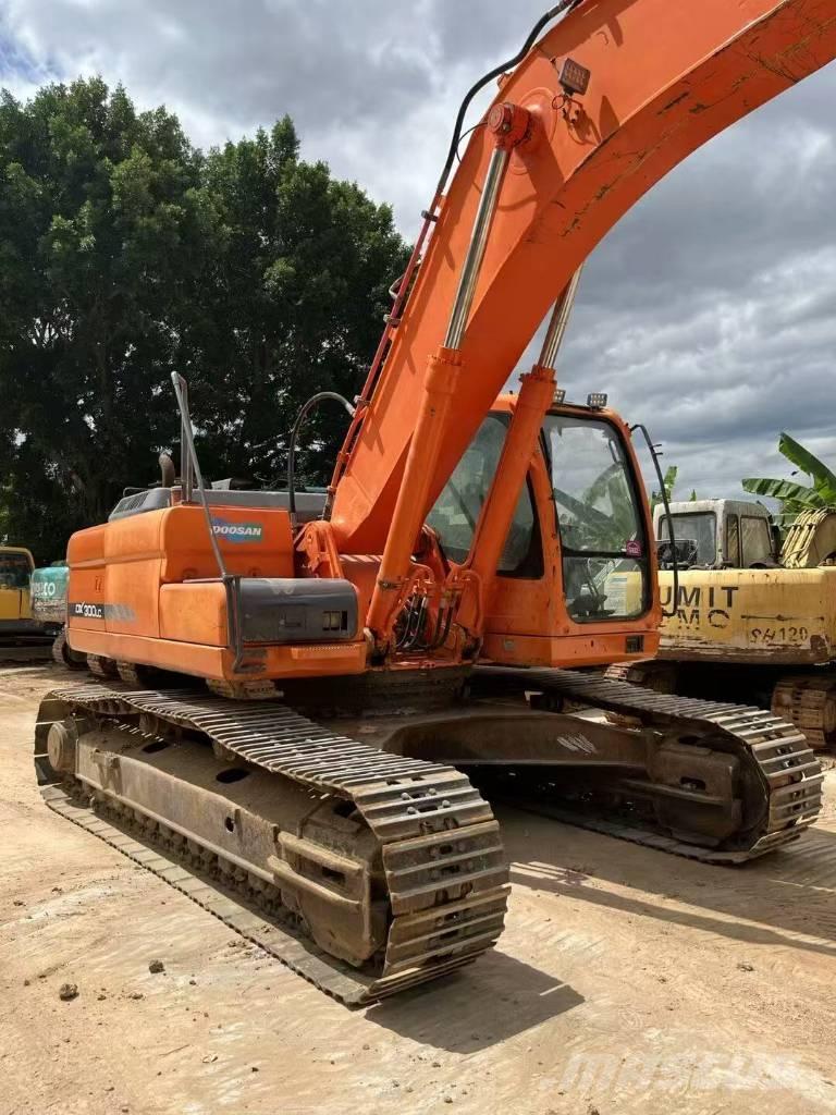 Doosan DX300LC Crawler excavators