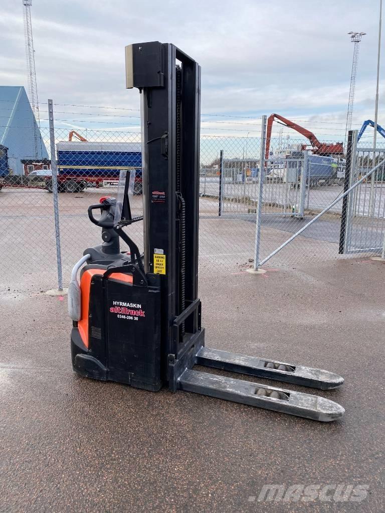 Toyota BT SPE 140 Pedestrian stacker