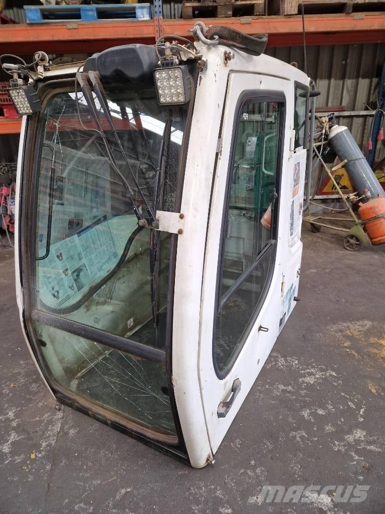 Liebherr A 904 C Cabins and interior