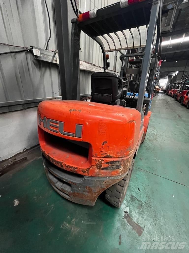 Heli CPCD 30 Diesel trucks