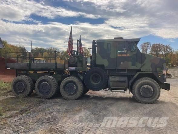 Oshkosh M1070 Tractor Units