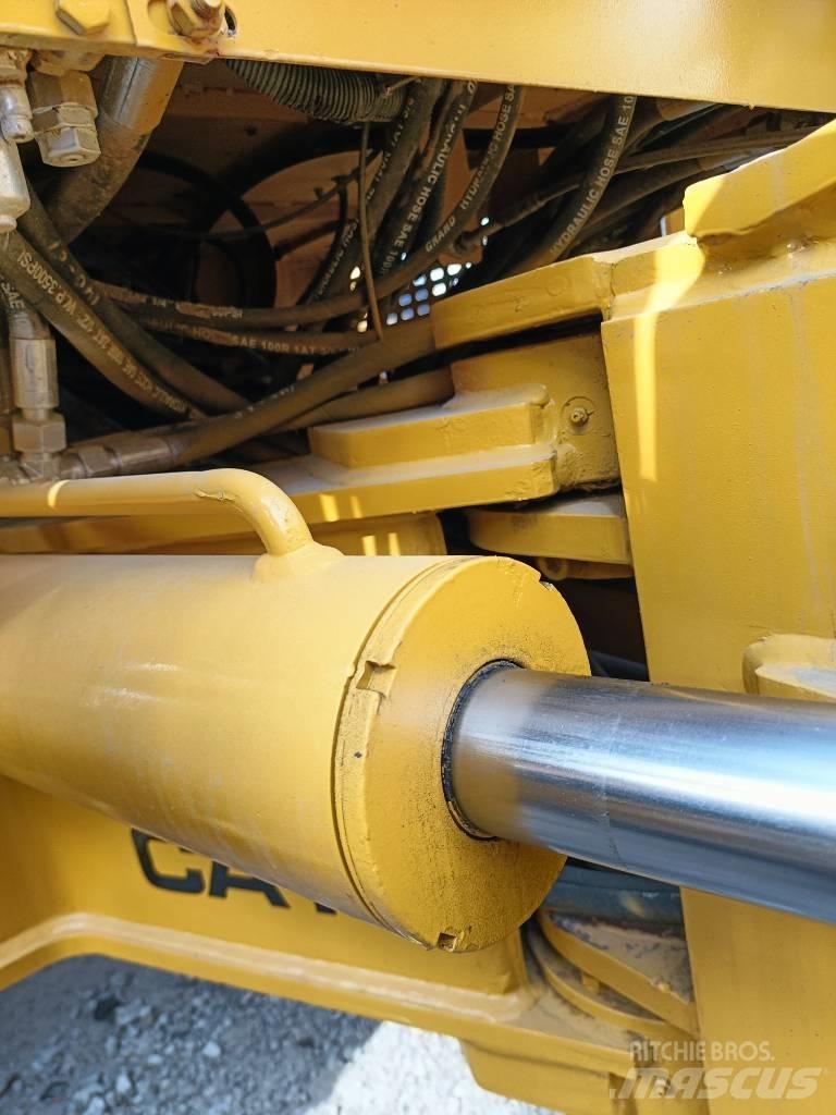 CAT 140K Graders