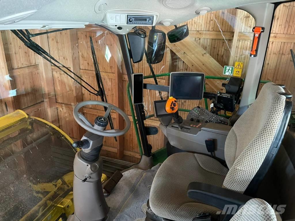 John Deere 8300 Self-propelled foragers