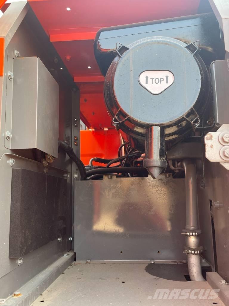 Hitachi 210LC Crawler excavators