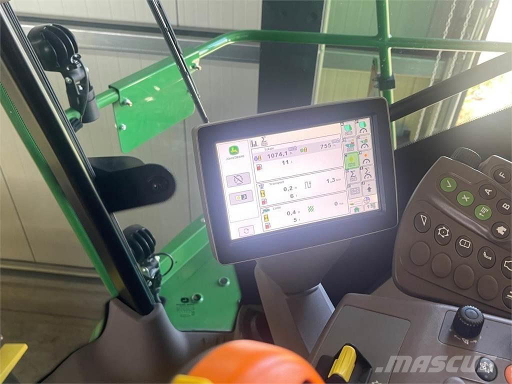 John Deere 8200i Self-propelled foragers