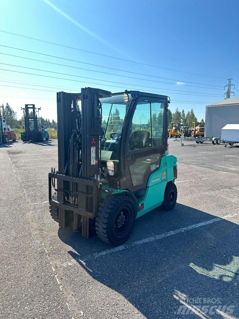 Mitsubishi FD 35 N Diesel trucks