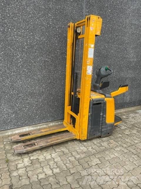 Jungheinrich ERC 216 Self propelled stackers