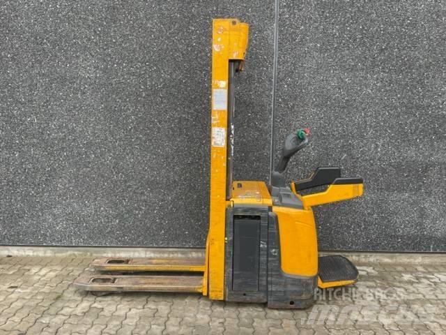Jungheinrich ERC 216 Self propelled stackers