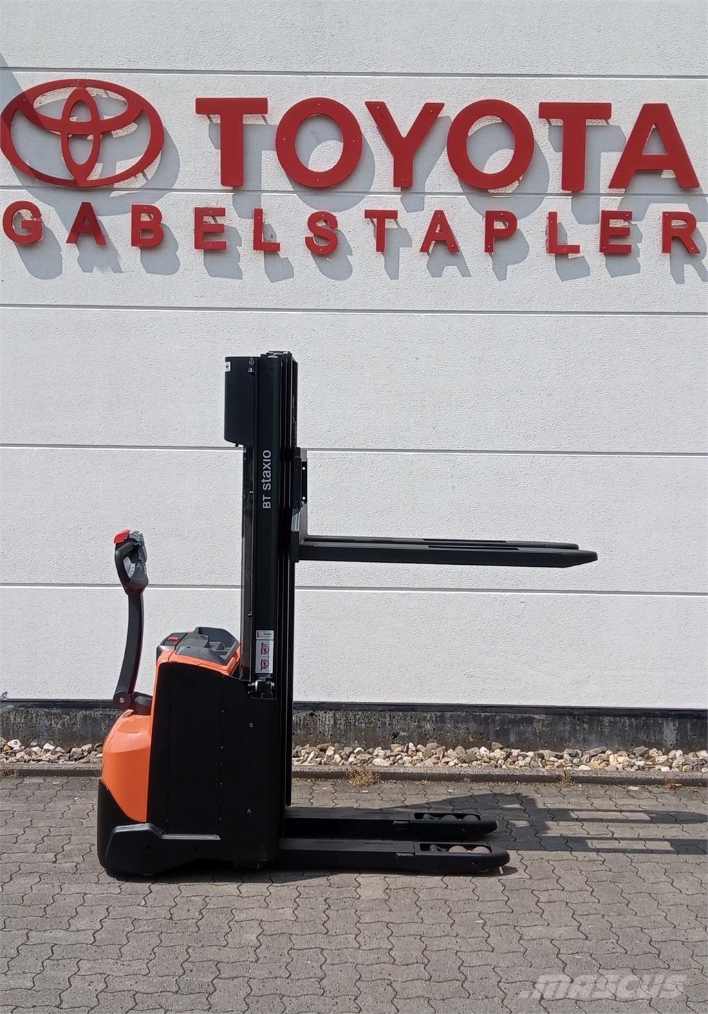 Toyota SWE120L Self propelled stackers