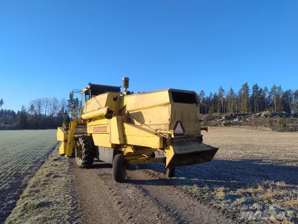 New Holland 8030 Combine harvesters