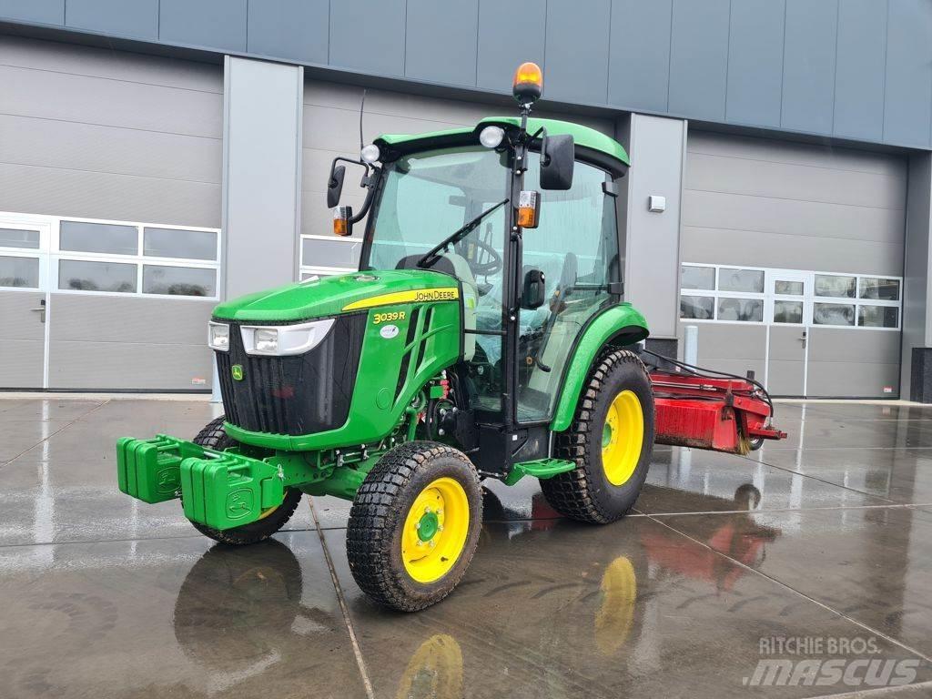 John Deere 3039R Tractors