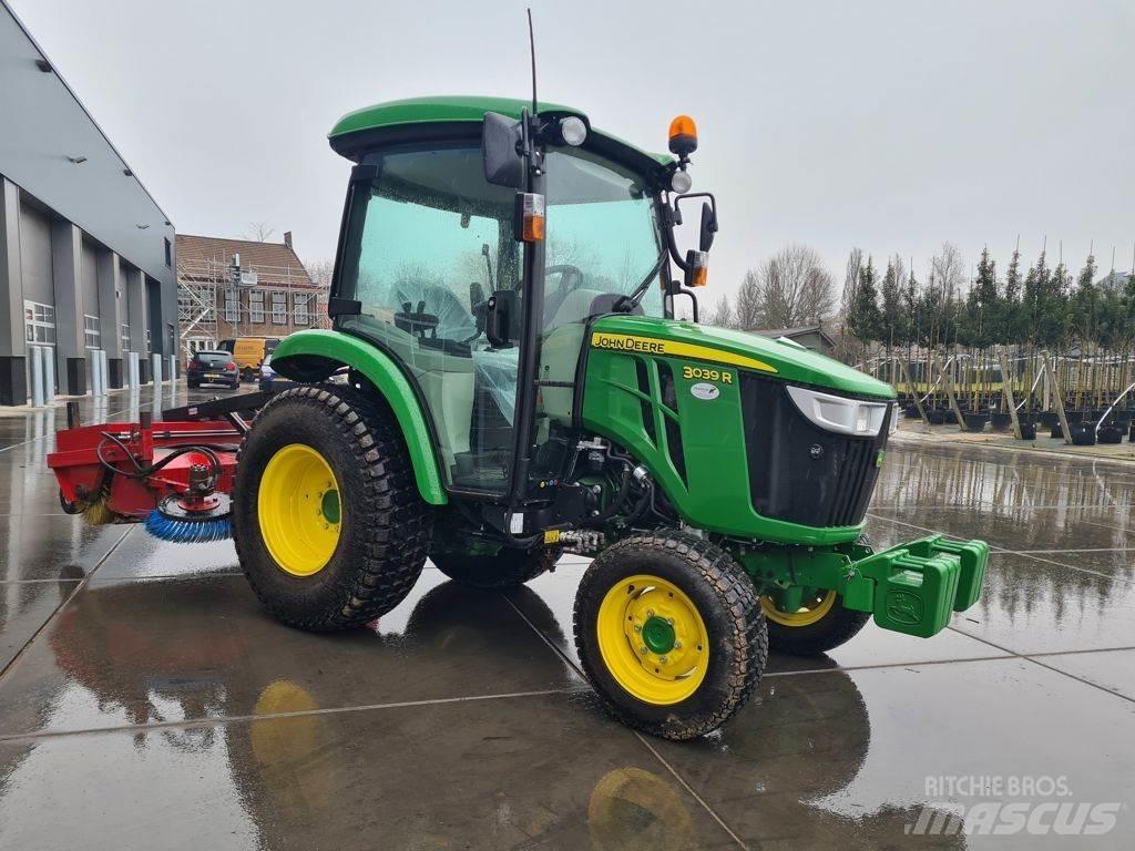 John Deere 3039R Tractors