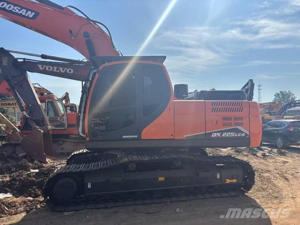 Doosan DX 225 LCA Midi excavators  7t - 12t