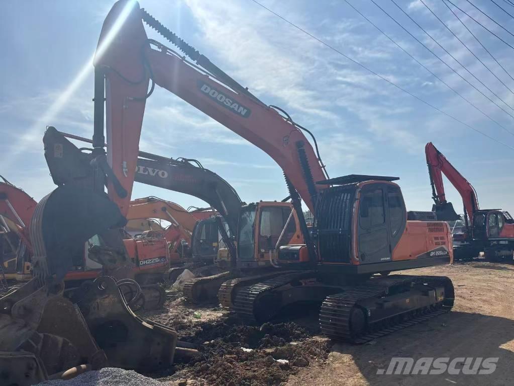 Doosan DX 225 LCA Midi excavators  7t - 12t
