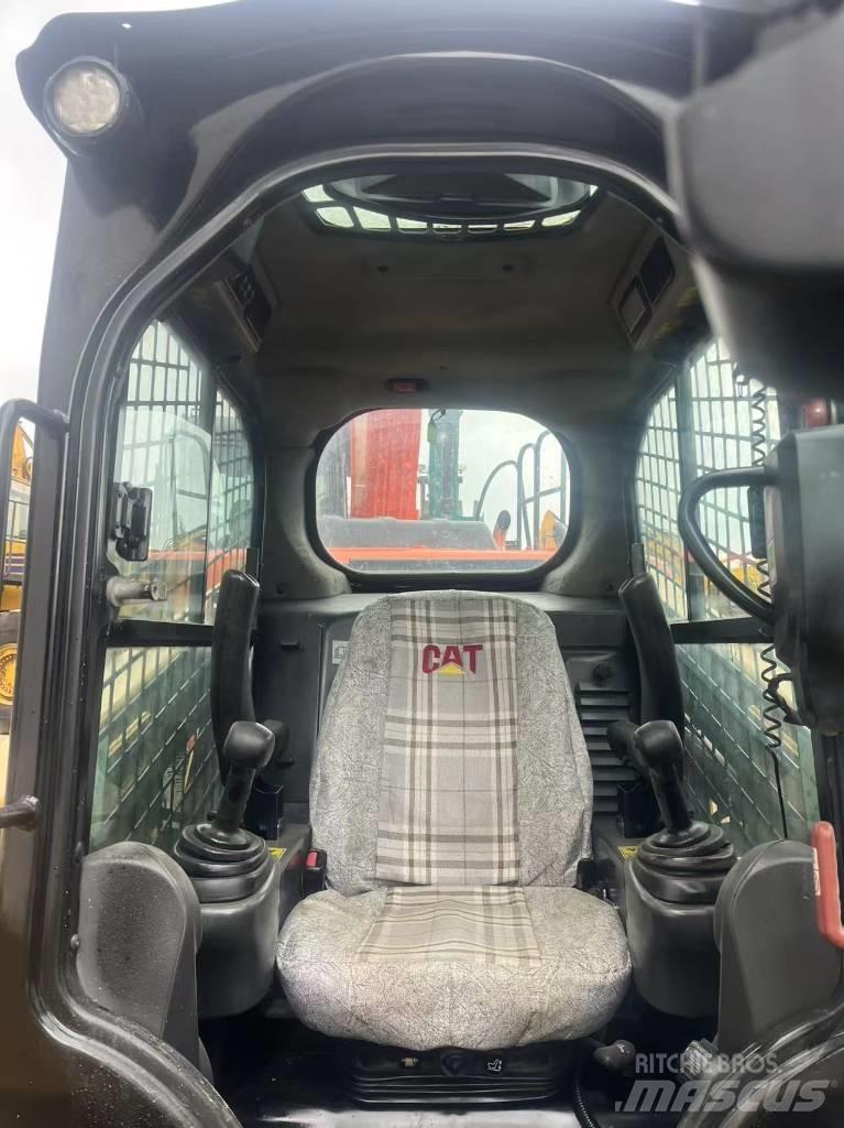 CAT 246 D Skid steer loaders