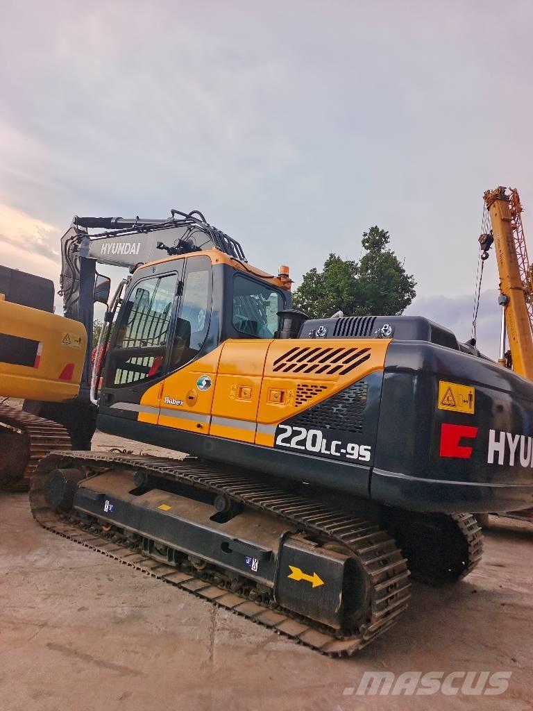 Hyundai 220LC-9T Crawler excavators