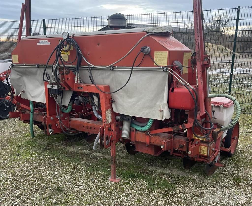 Becker Aeromat Precision sowing machines