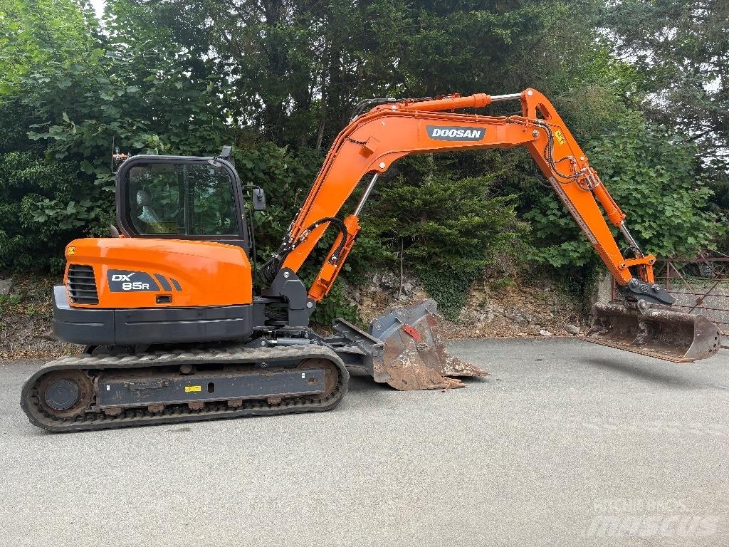 Doosan DX 85 R Midi excavators  7t - 12t