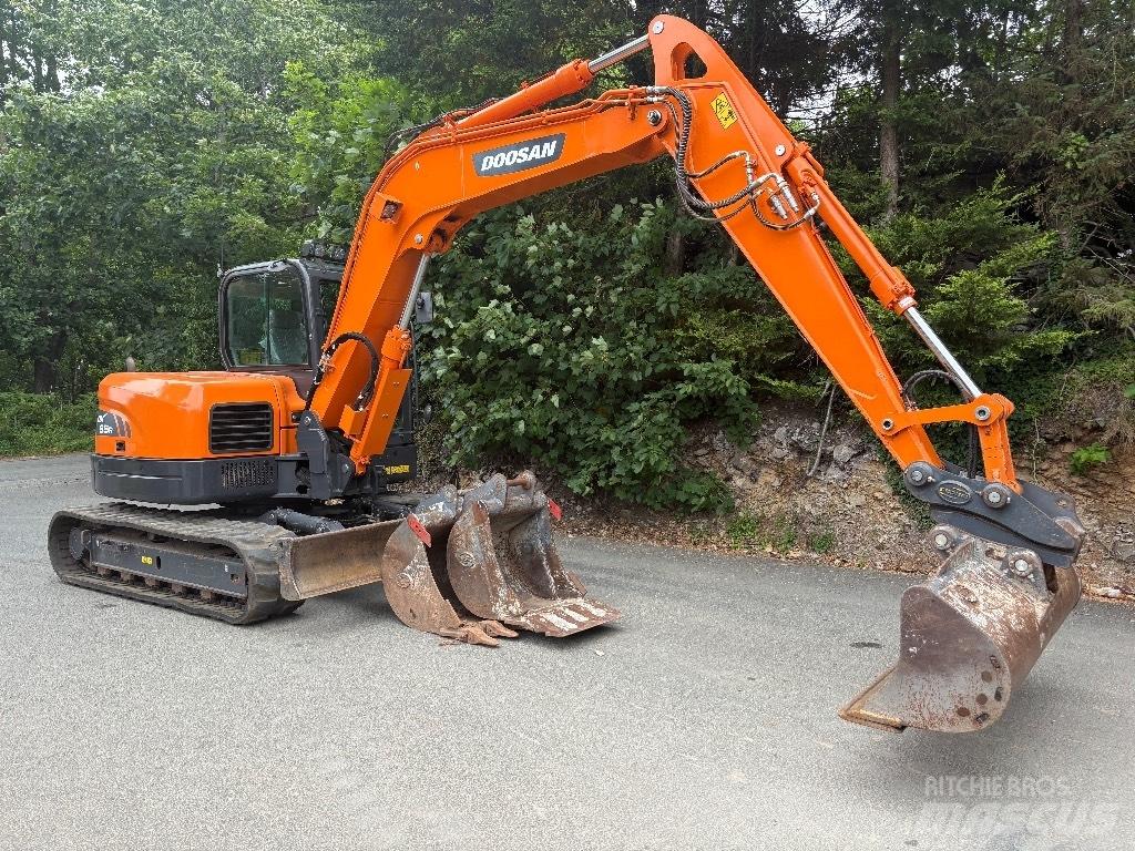 Doosan DX 85 R Midi excavators  7t - 12t