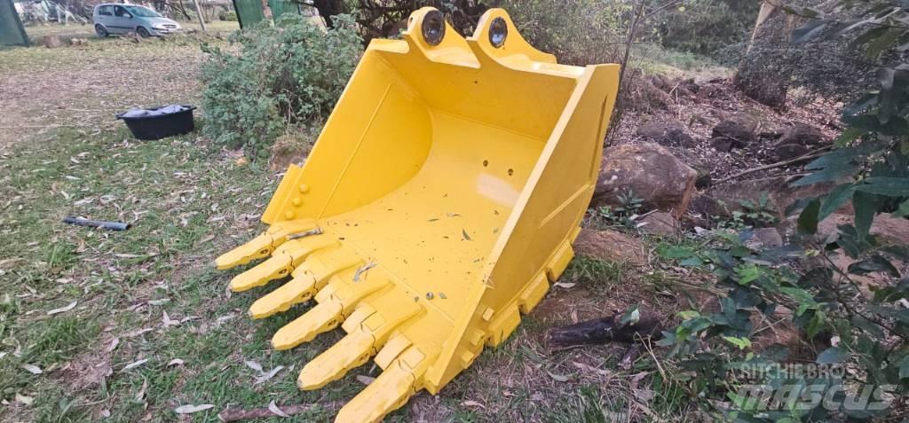 Komatsu PC210 Booms and arms