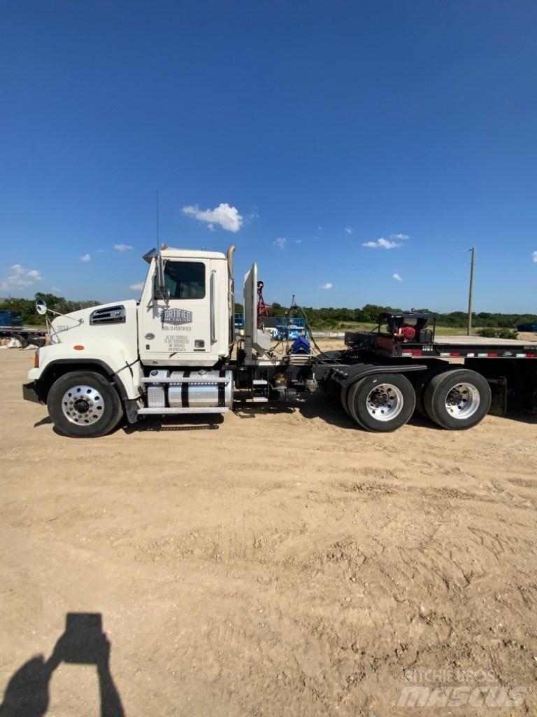 Western Star 4700 Tractor Units