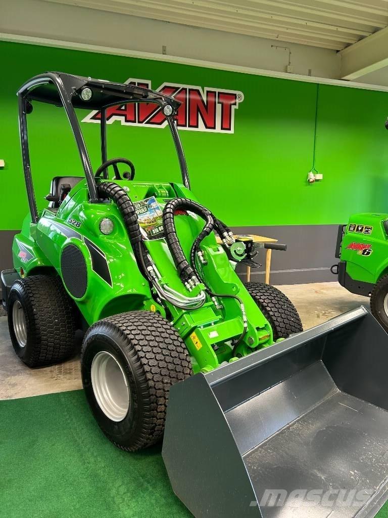 Avant 528 Skid steer loaders